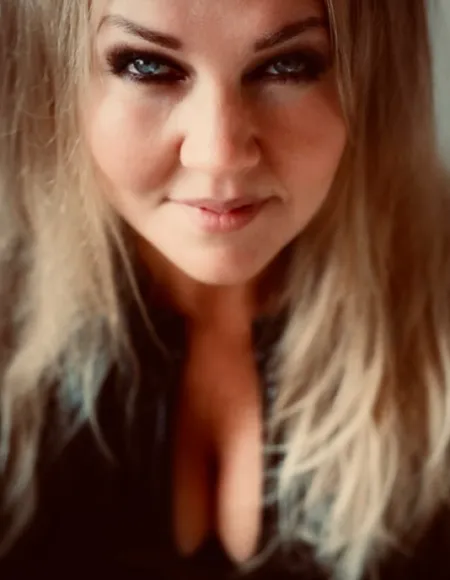 a_u_r_o_r_a profile photo