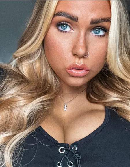 𝐀𝐛𝐢𝐠𝐚𝐢𝐥 𝐑𝐨𝐬𝐞 🌹 profile photo