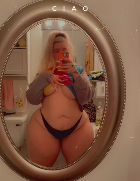whole lotta ass🪄 profile photo