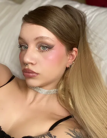 Goddess Alaska🧎🏻 profile photo