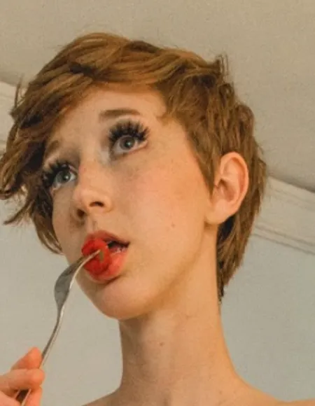 Alice White ~ ASK ABOUT THE FOX FAM profile photo