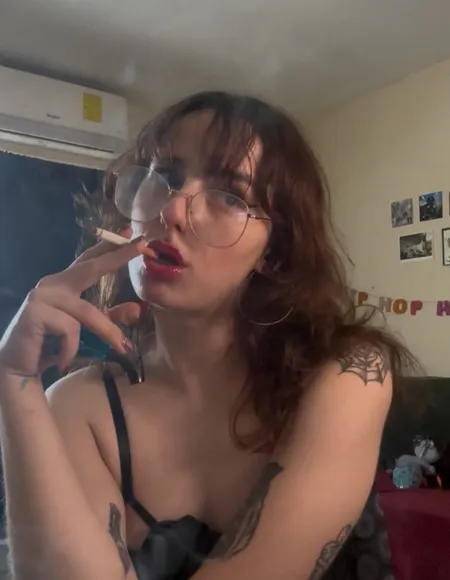 Alien Girl 👽💨 Smokey Alien profile photo