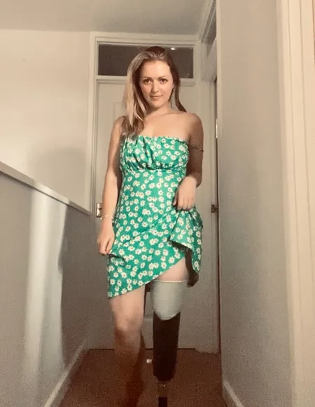 Amputee Bee 🐝🍯🦿🖤💋 profile photo