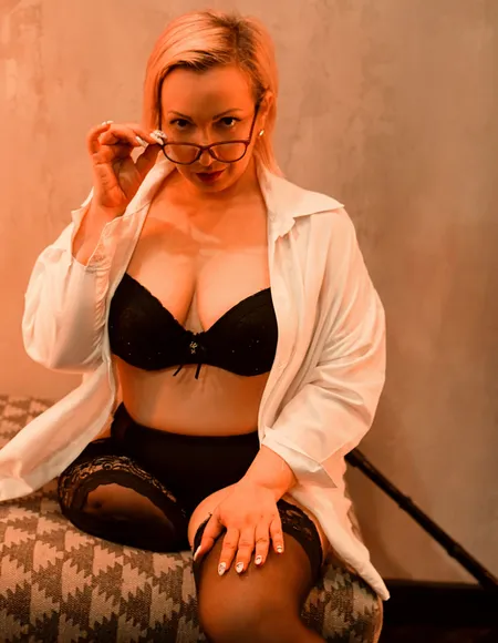 Free amputy model onlyfans Karolina profile photo