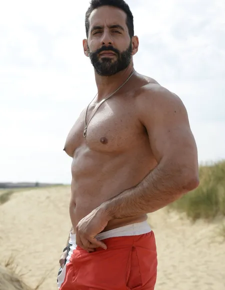 Massimo Arad gay muscle videos profile photo