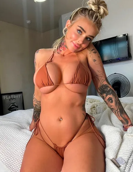 Ashley • Blonde & Tatted 👱♀ profile photo