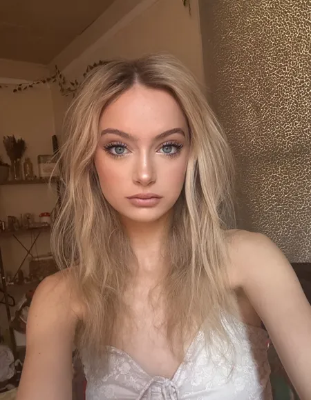 Aura Lynn profile photo