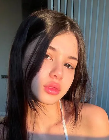 ๐๐๐ฟ๐ถ๐ ๐ ๐ผ๐ผ๐ป profile photo