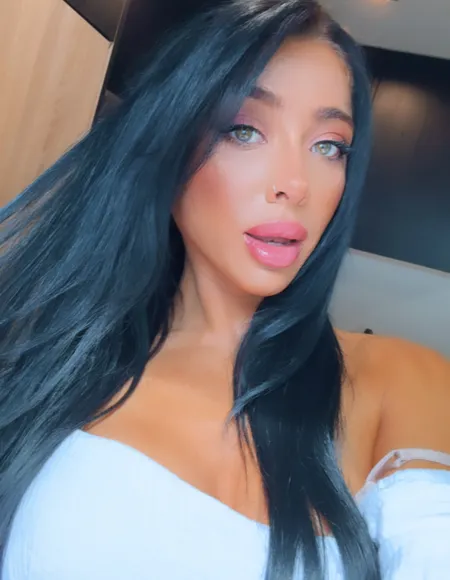 Desiree 🖤 RATED #1 BRUNETTE ON ONLYFANS! profile photo
