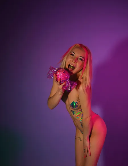 Summer - The Girl Next Door profile photo