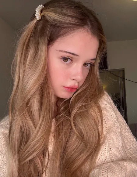 Becky 🌼 profile photo