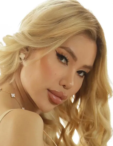 Bella Busty 🍒 profile photo