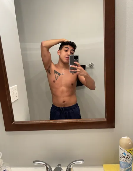 Bi Guy Busts 💦 profile photo