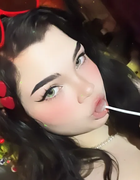 ✿ 𝐣𝐮𝐧𝐞 ✿ profile photo