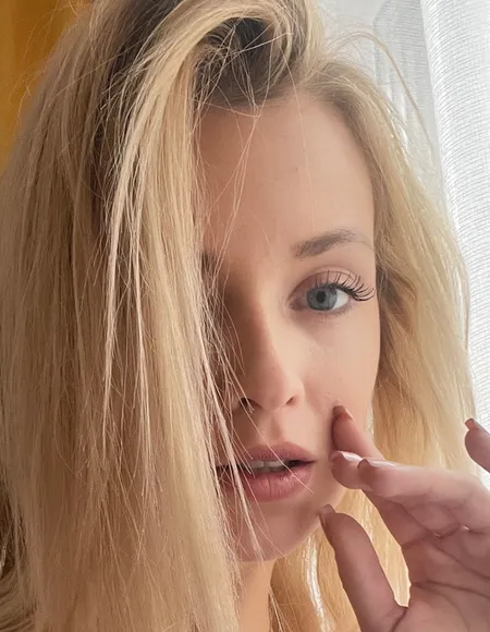 Blue Eyes Blonde - Jolene profile photo
