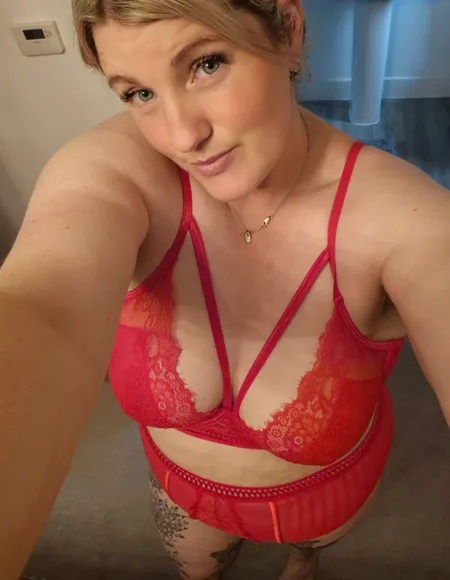 Busty &amp; Curvy Ivy Baby 🌈  Seduce you ❤️❤ profile photo