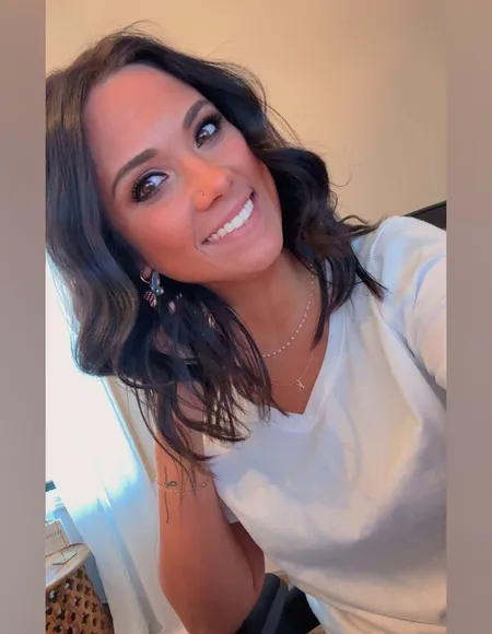 Lizzy B profile photo