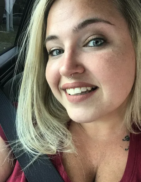 ThickThighsBlueEyes profile photo