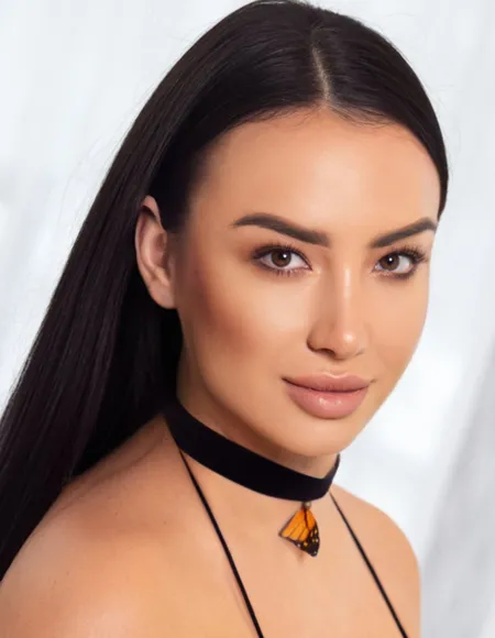 Busty Brunette Regina profile photo