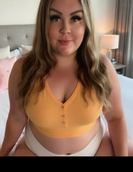 MEG 💜 COCK RATE QUEEN 👸 profile photo