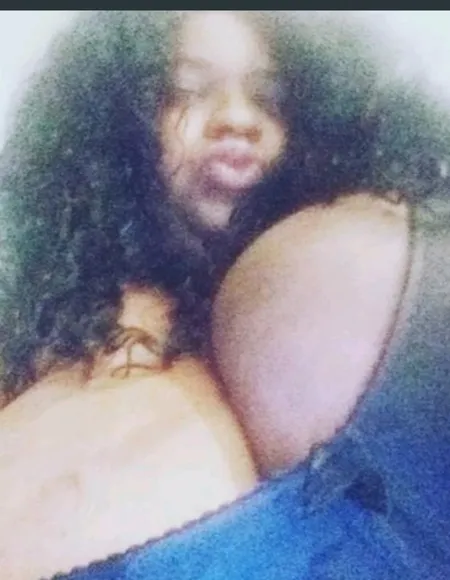 bustyonegodesss profile photo