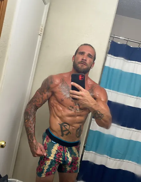 Dustin "Alpha King" 💪👑👑 💦💦 profile photo