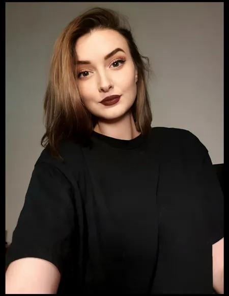 Charlotte 🍭 profile photo