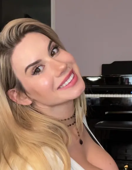 Chloe Lamb profile photo