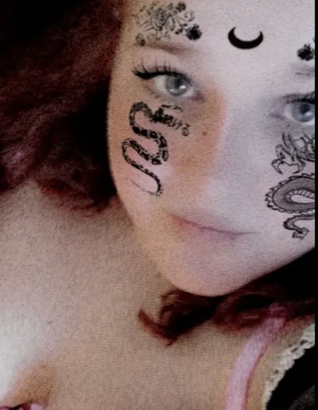Chubby gamer girl profile photo