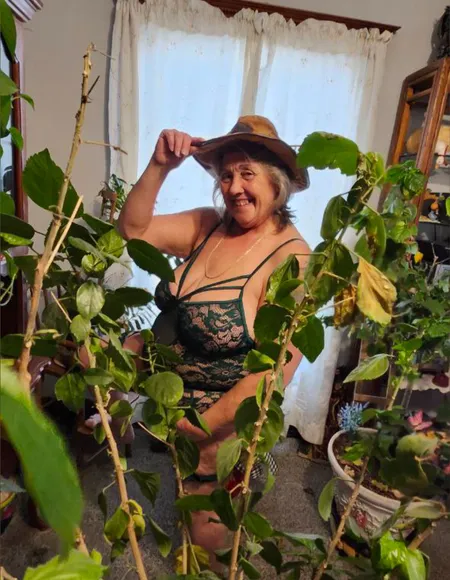 Country Grandma 🌾👵 | 🟢 online profile photo