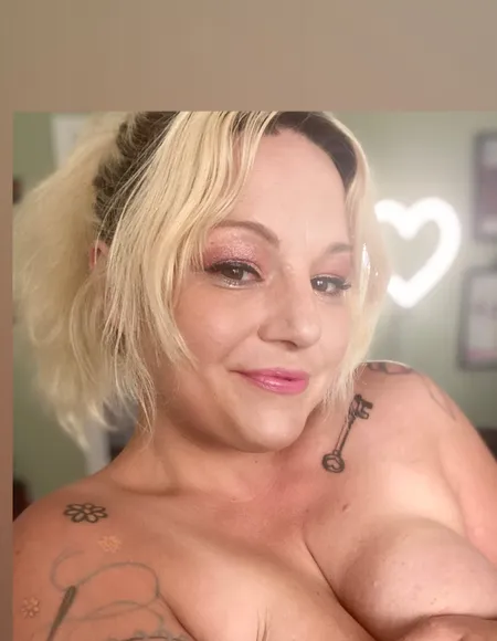 Courtney Trouble profile photo