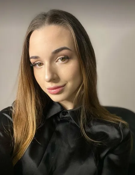 CAROLYN 🧁🌸 profile photo