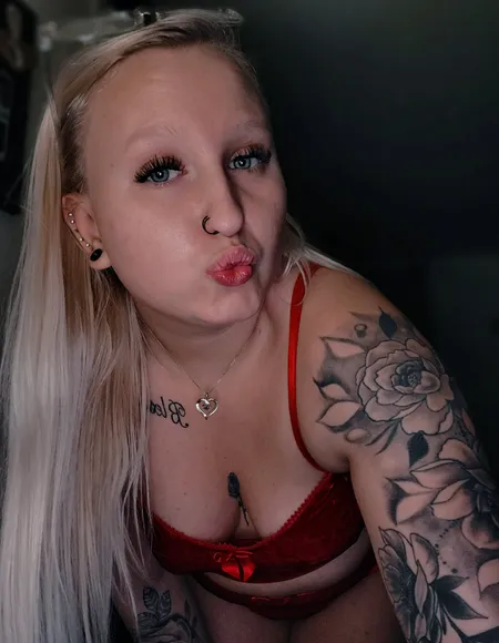 Tatted Blondeπ profile photo