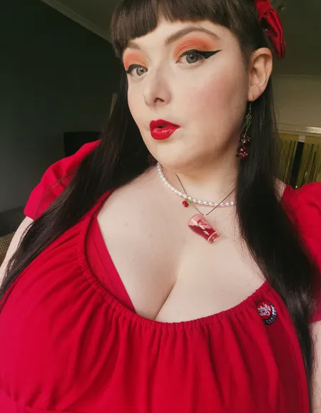 Ivy (Curvy&Nerdy) profile photo