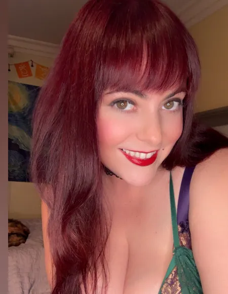 CurvyRedGoddess profile photo