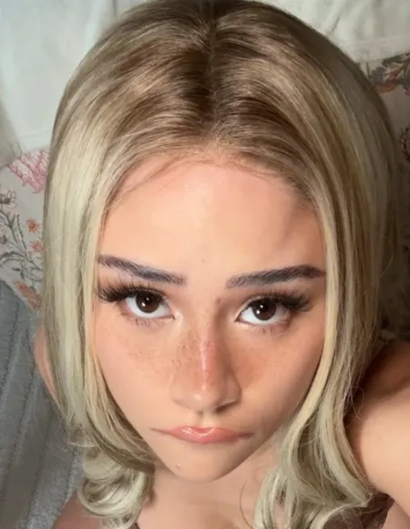 Lily Scott 🌸 profile photo