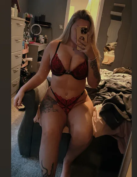 Dee 🍒 profile photo