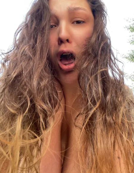 Naughty Emily Caught On Video πΈπ₯ profile photo
