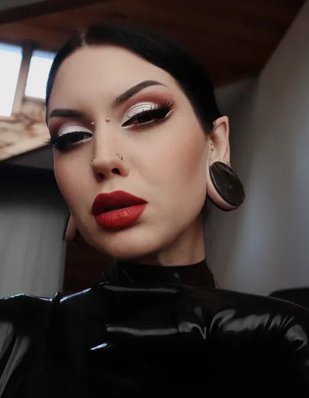 Ash Sangre profile photo