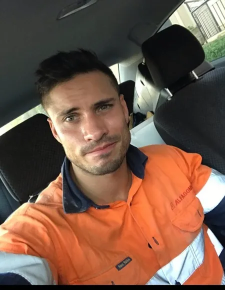 Danny Gets Naked profile photo