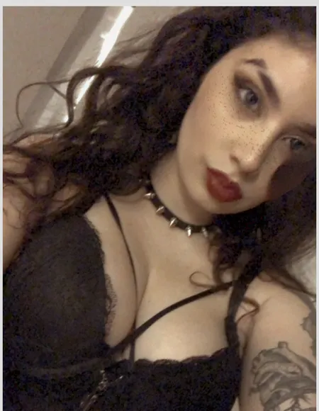 deathcorenymph666 profile photo