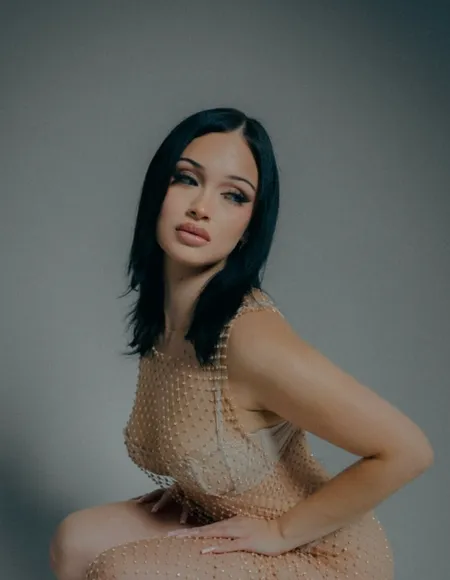 Dee profile photo
