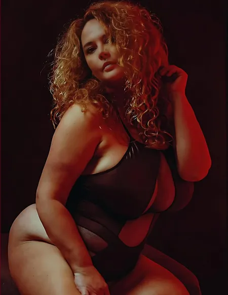 Dutchcurvesinheels ๐ profile photo