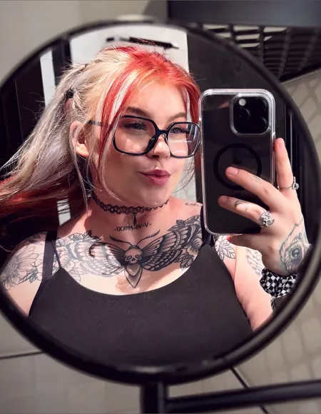 Laura profile photo