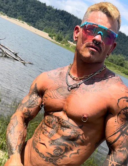 EliStrong profile photo