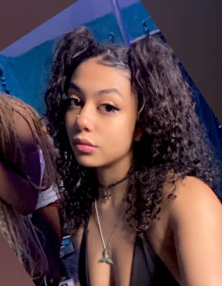 Elle profile photo