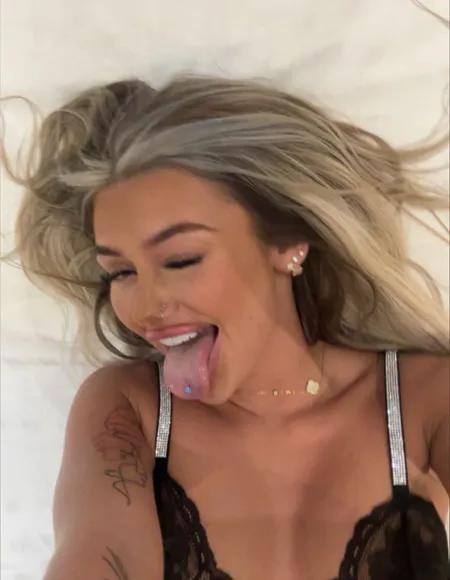 𝓢𝓮𝔁𝔂 𝓟𝓵𝓪𝓼𝓽𝓮𝓻𝓮𝓻 profile photo