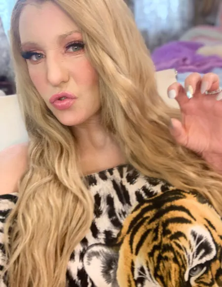 Ember Reigns profile photo