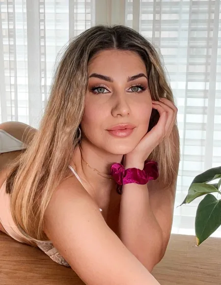 Emily 🍒 profile photo