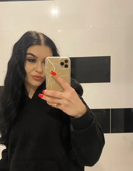 Emily 😈 profile photo